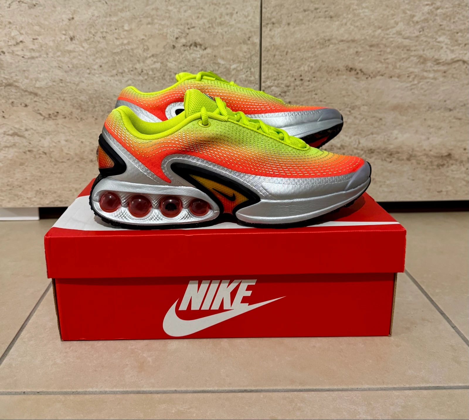 Chaussures Baskets Nike Air Max DN SE authentiques neufs pointure 42